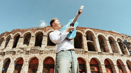 Com’è cambiata la vita di Alfa! Da artista di strada a Verona all'Arena sold out