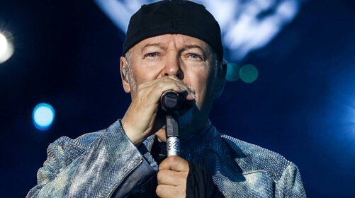 Vasco Rossi: Taormina lo premia e celebra le sue canzoni in giro per la città