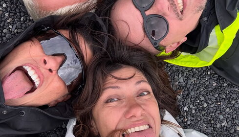 Come procede il viaggio in Islanda di Emma, Elisa e Dardust?