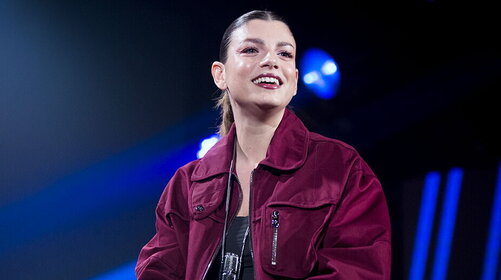 L'estate di Emma: tra "Antidroga" primo su EarOne e le... lezioni di pesca