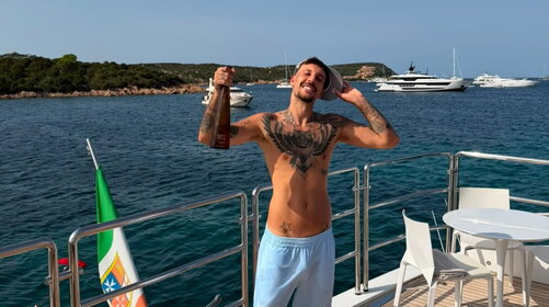 Classifica: Geolier resta in vetta per gli album, Fred De Palma per i singoli