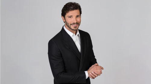 De Martino cambia Sanremo: dalla “Serata Performance” alle nuove modalità di voto