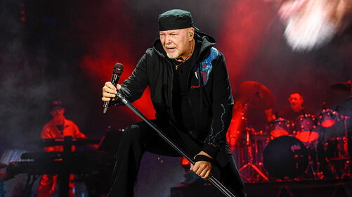 Vasco Rossi annuncia il nuovo album “Vasco Live 20|26 The Essentials”