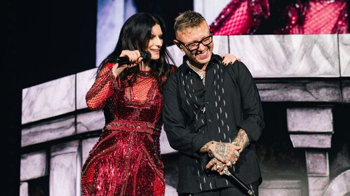 Laura Pausini guarisce con la musica e travolge Milano