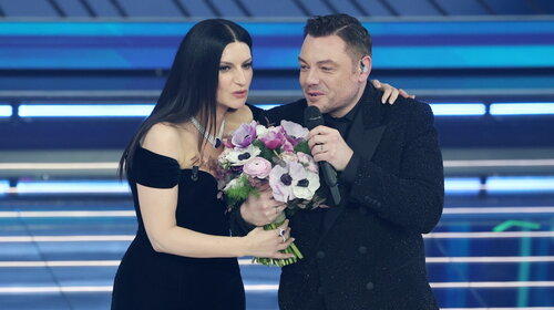 Tiziano Ferro rompe il silenzio e commenta un video di Laura Pausini